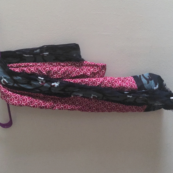 NWT beautiful talbots scarf - Picture 3 of 4